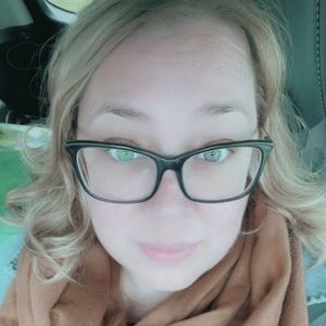 Meet your Posher, Elissa